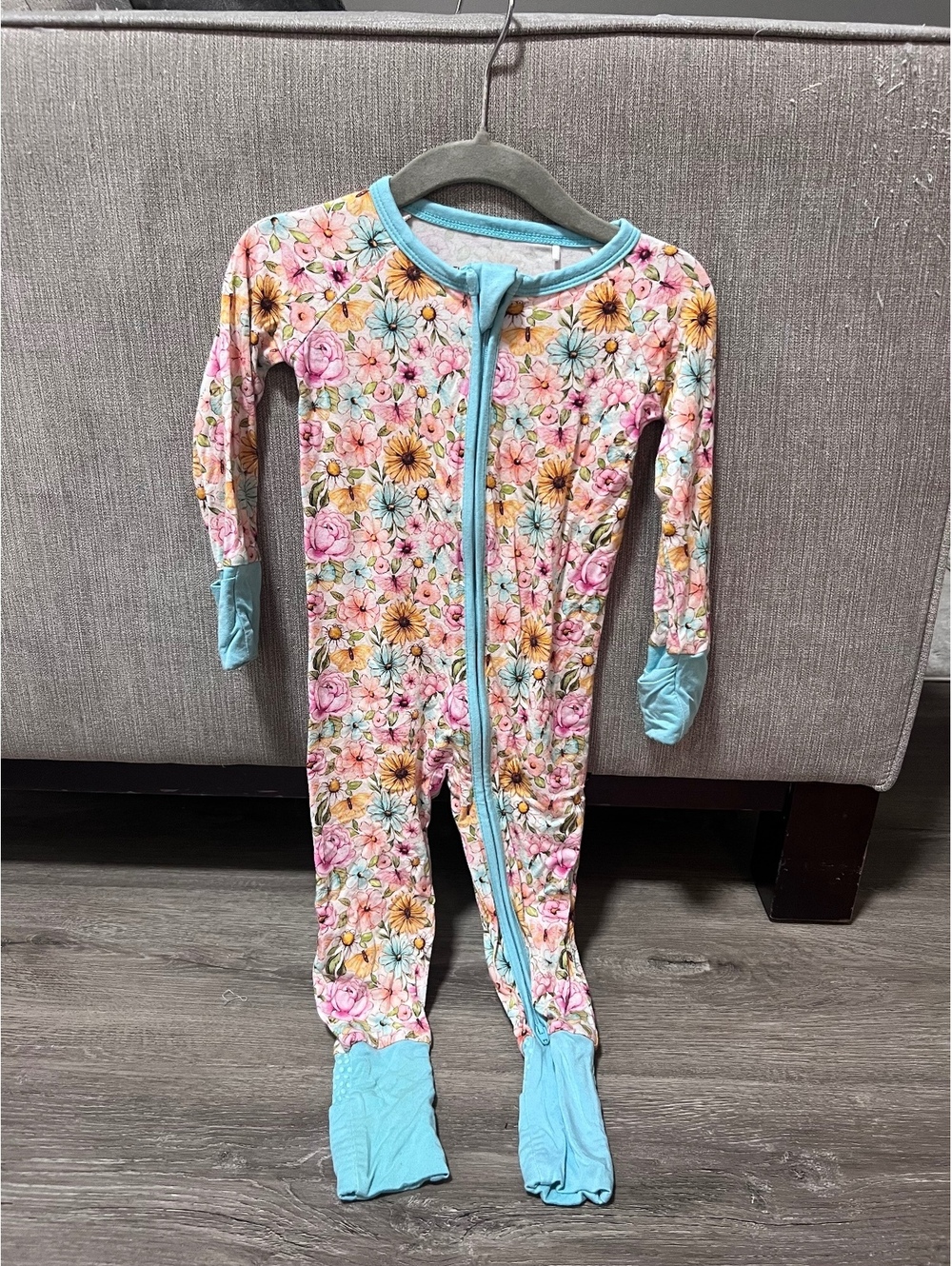 The Sleepy Sloth floral zippy 6-12 months
